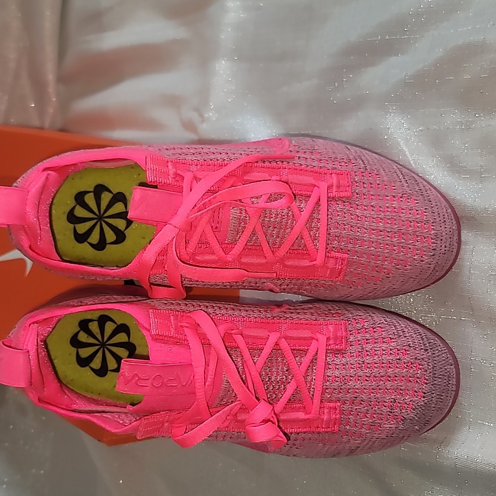 Womans Air Vapormax 2021 size 6 NWT - Picture 3 of 9